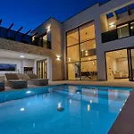 Bella Villa Bale