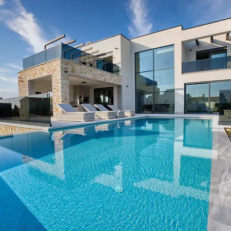 Bella Villa *