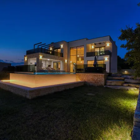 Bella Villa *